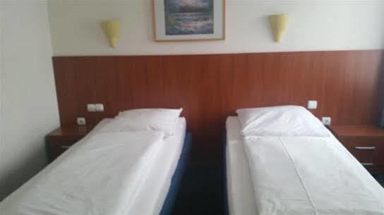 B&D Hotel Hanovre Extérieur photo